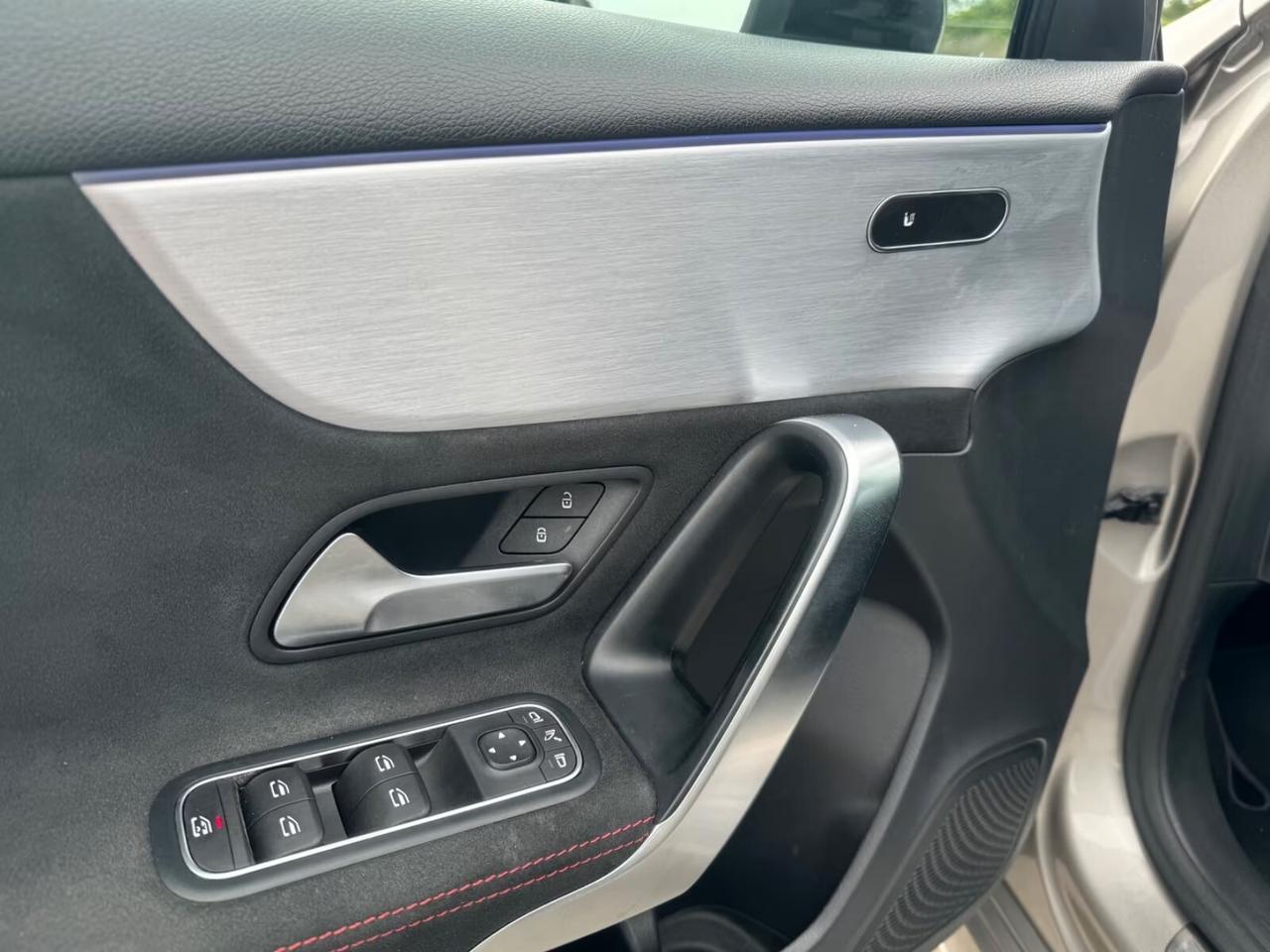 Mercedes-benz A 180 Premium AMG 136CV MBUX