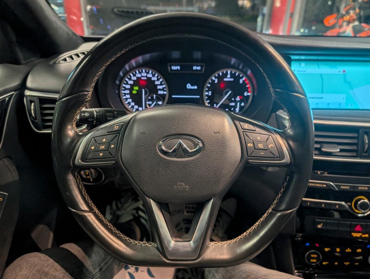 Infiniti Q30 1.5 diesel Sport Black