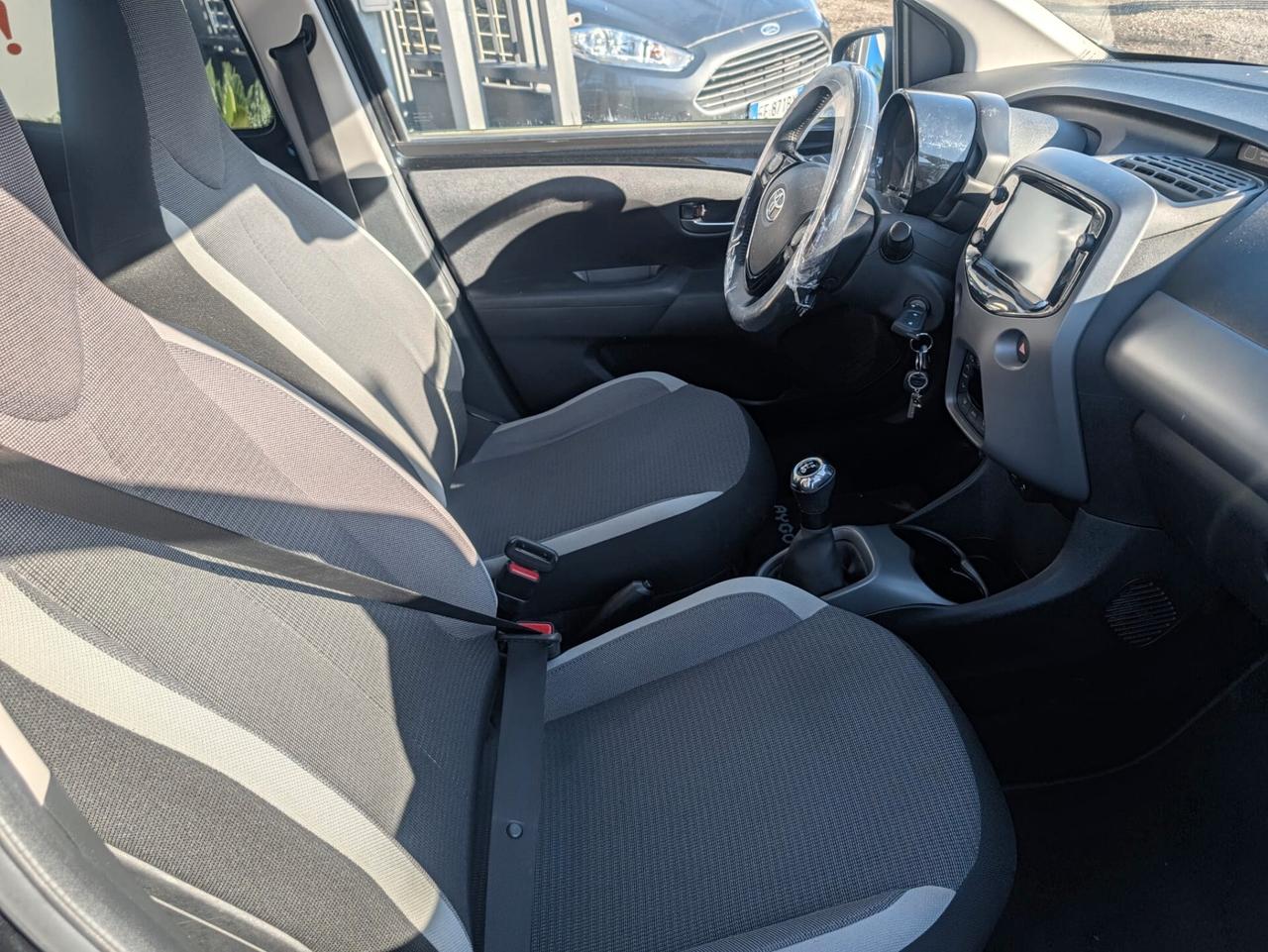 Toyota Aygo Connect 1.0 VVT-i 72 CV 5 porte x-play CAMERA+NAVI