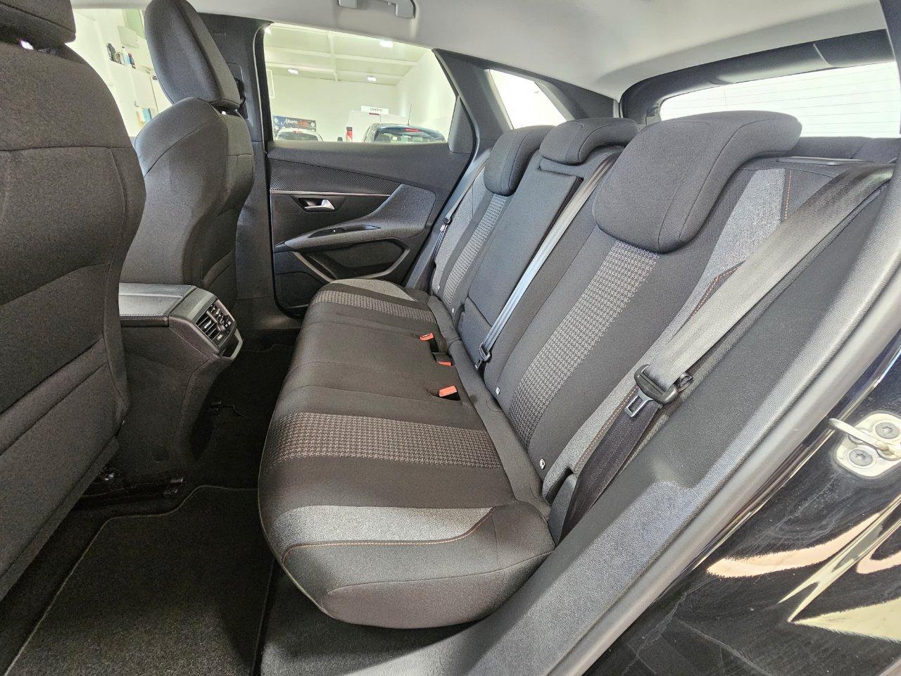 Peugeot 3008 3008 1.5 bluehdi Active Business s&s 130cv