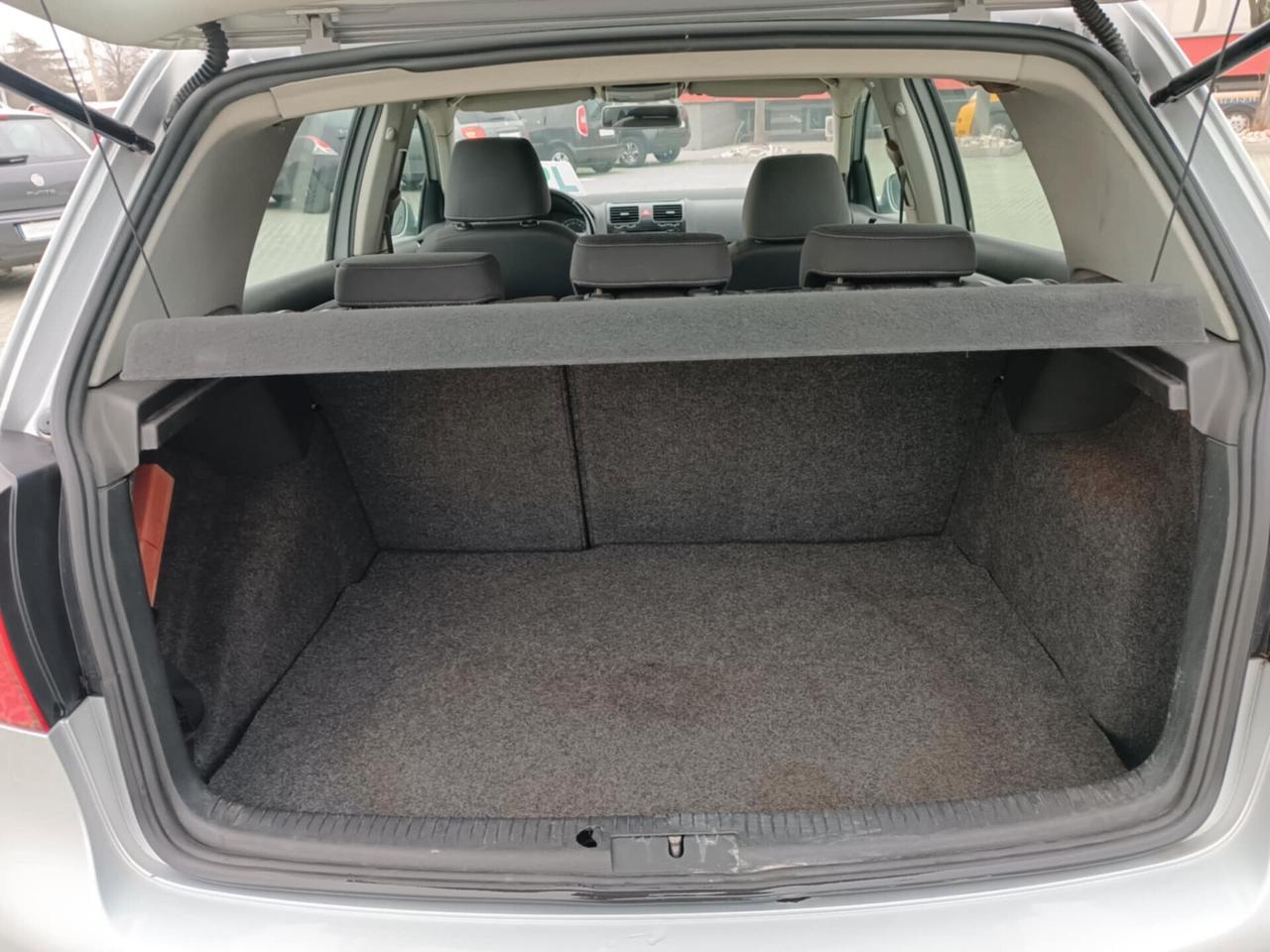 Volkswagen Golf 5 1.6 GPL 5p.