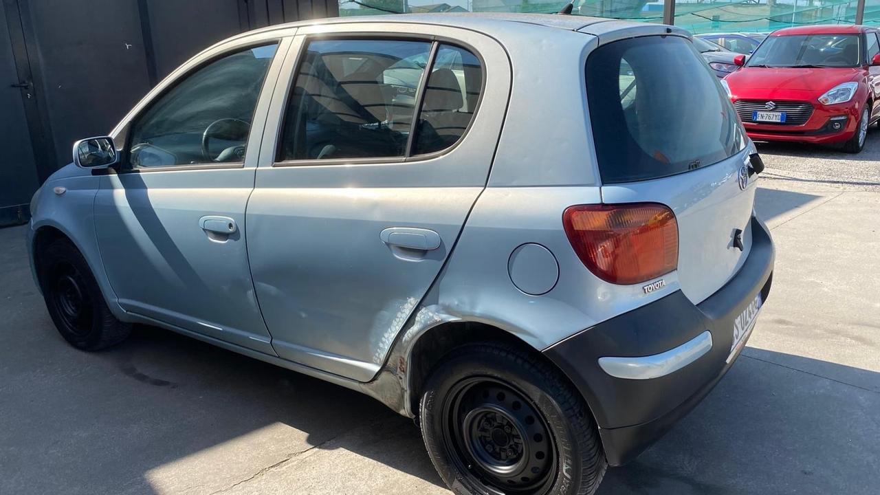 Toyota Yaris 1.0i 16V cat 5 porte Sol