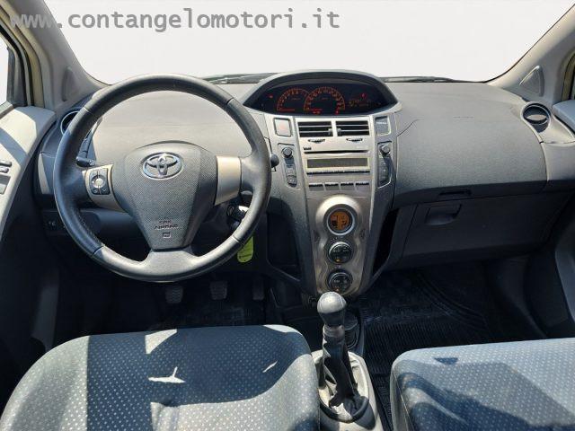 TOYOTA Yaris 1.0 5 porte Sol