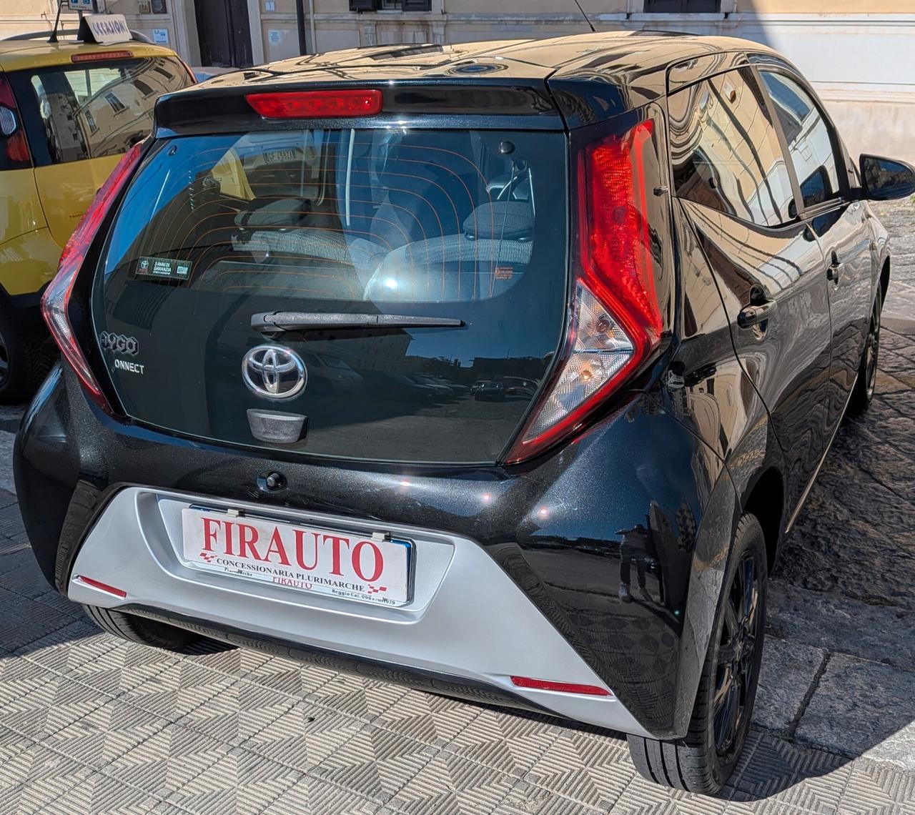 Toyota Aygo Connect 1.0 VVT-i 72 CV 5 porte x-clusiv
