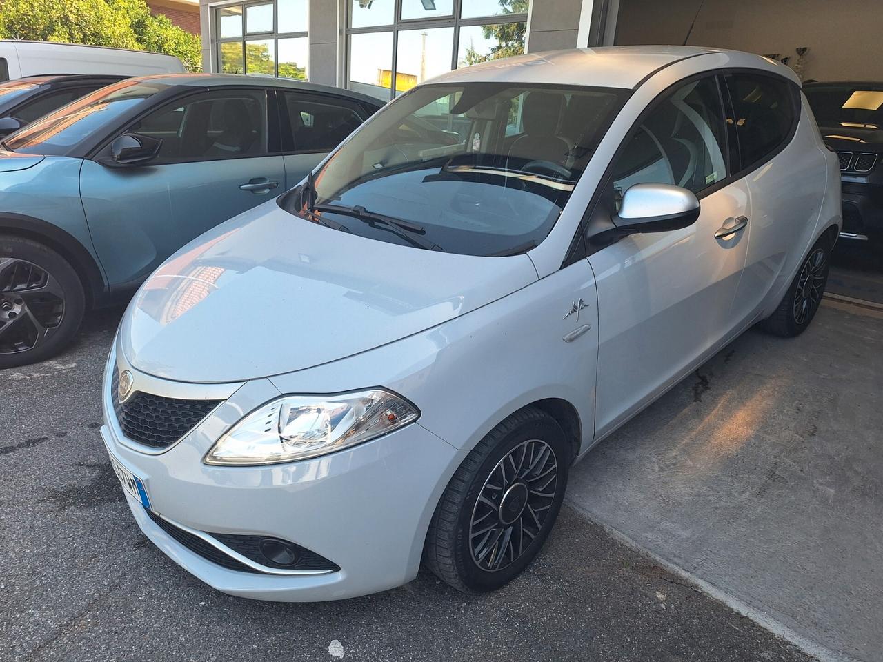 Lancia Ypsilon 1.2 69 CV 5 porte Gold