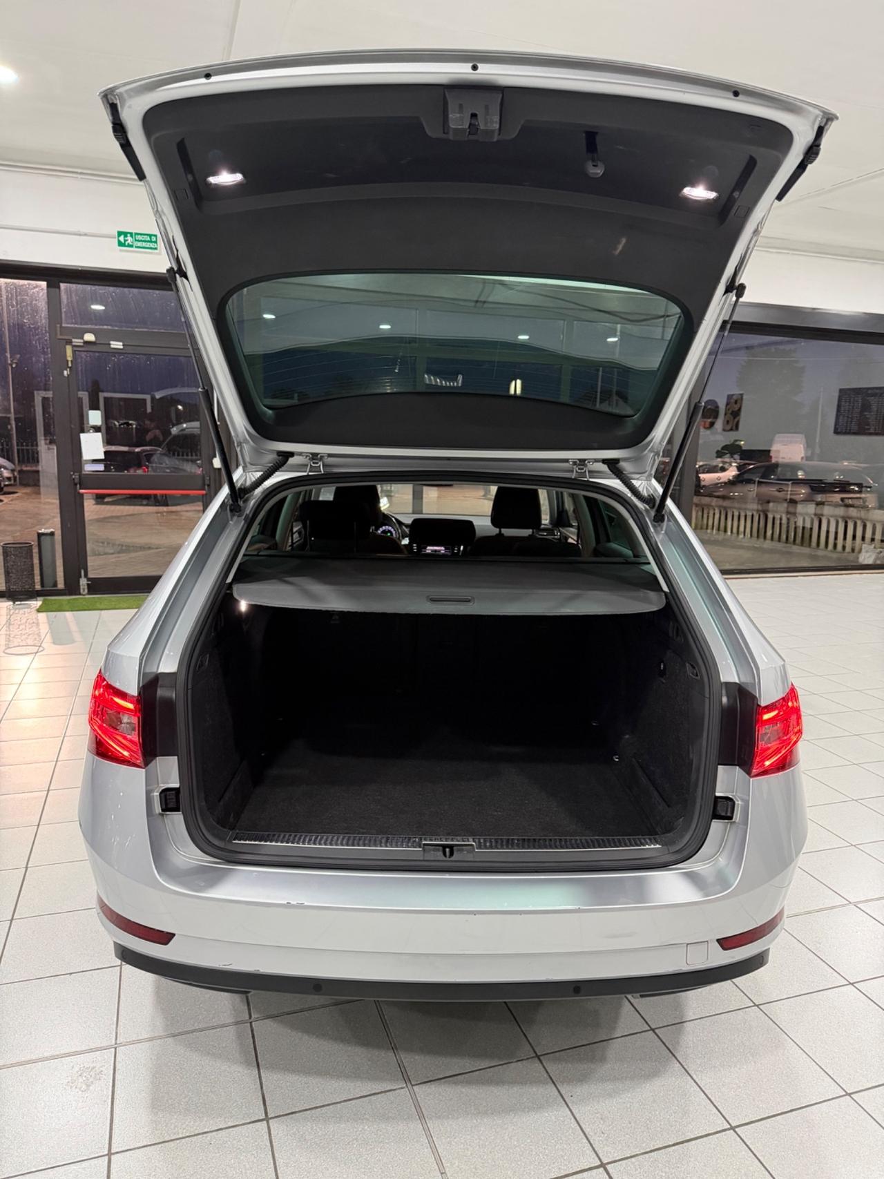 Skoda Superb 1.6 TDI SCR DSG Wagon Style