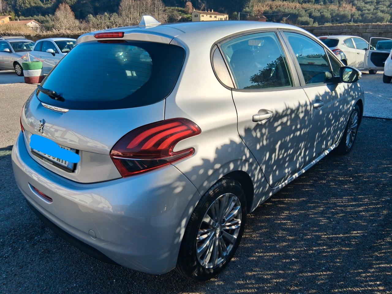 Peugeot 208 PureTech 82 5 porte Allure