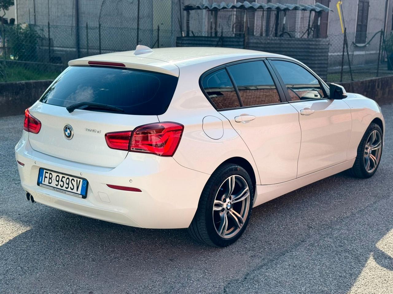 Bmw 120 120d 5p. Advantage