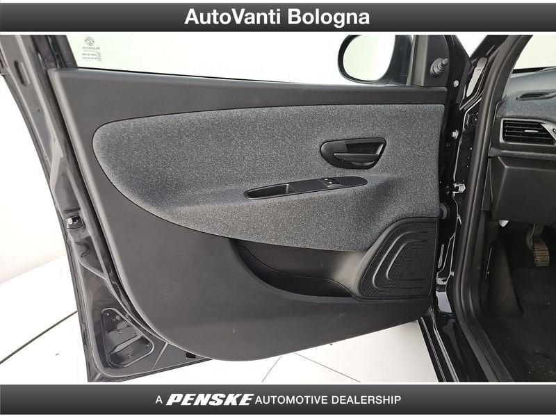 Lancia Ypsilon 1.2 69 CV 5 porte GPL Ecochic Silver