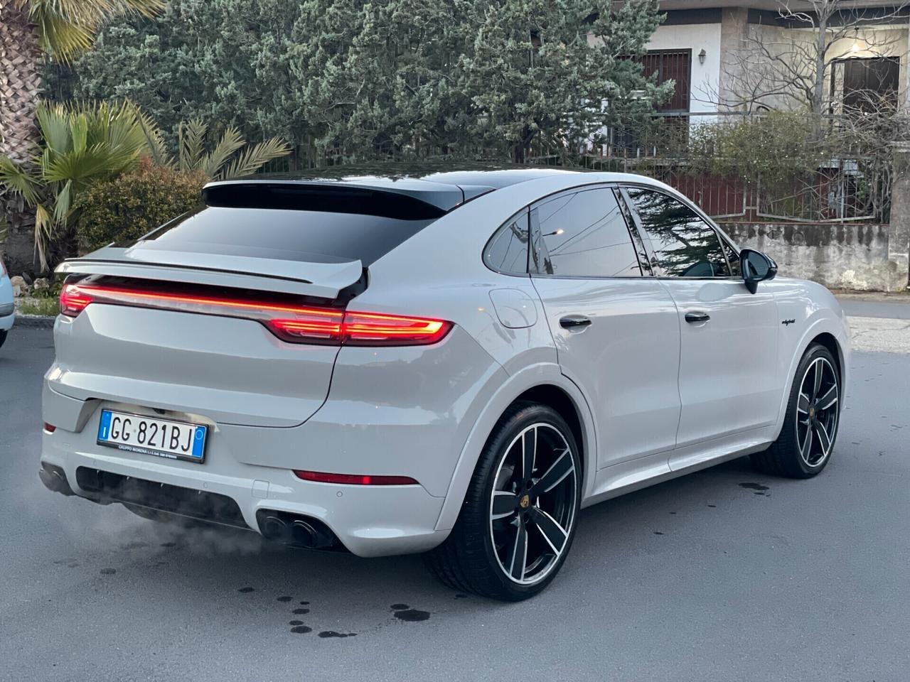Porsche Cayenne Coupé 3.0 V6 E-Hybrid GTS