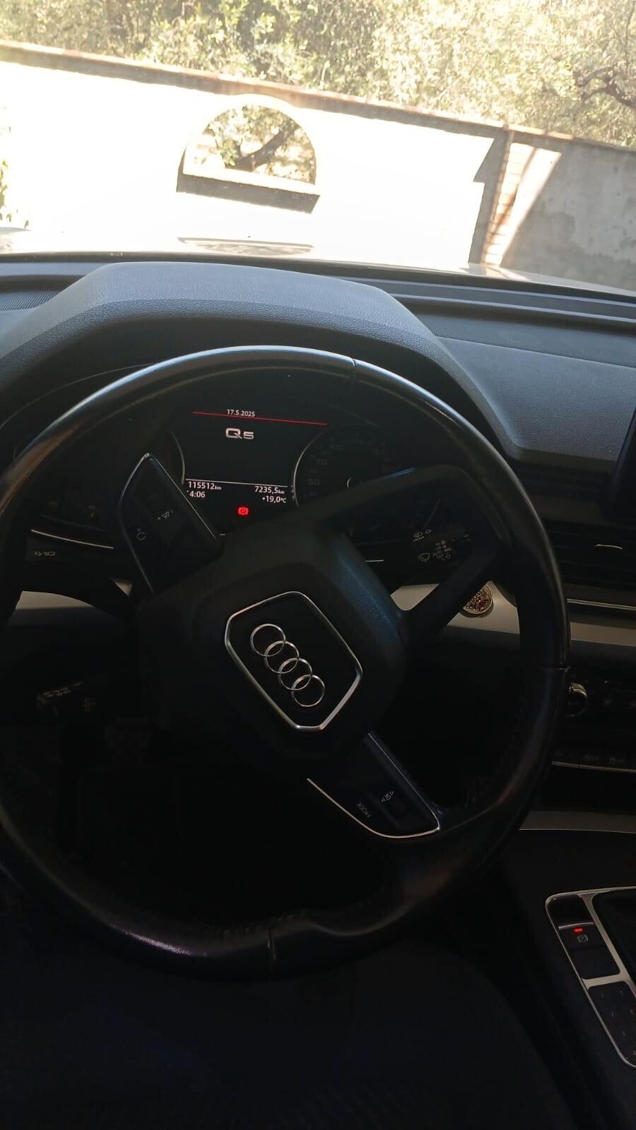Audi Q5 2.0 TDI 150 CV Business