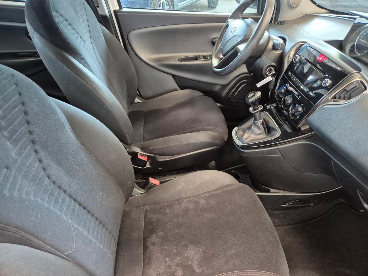 Lancia Ypsilon 1.2 69 CV 5 porte Gold