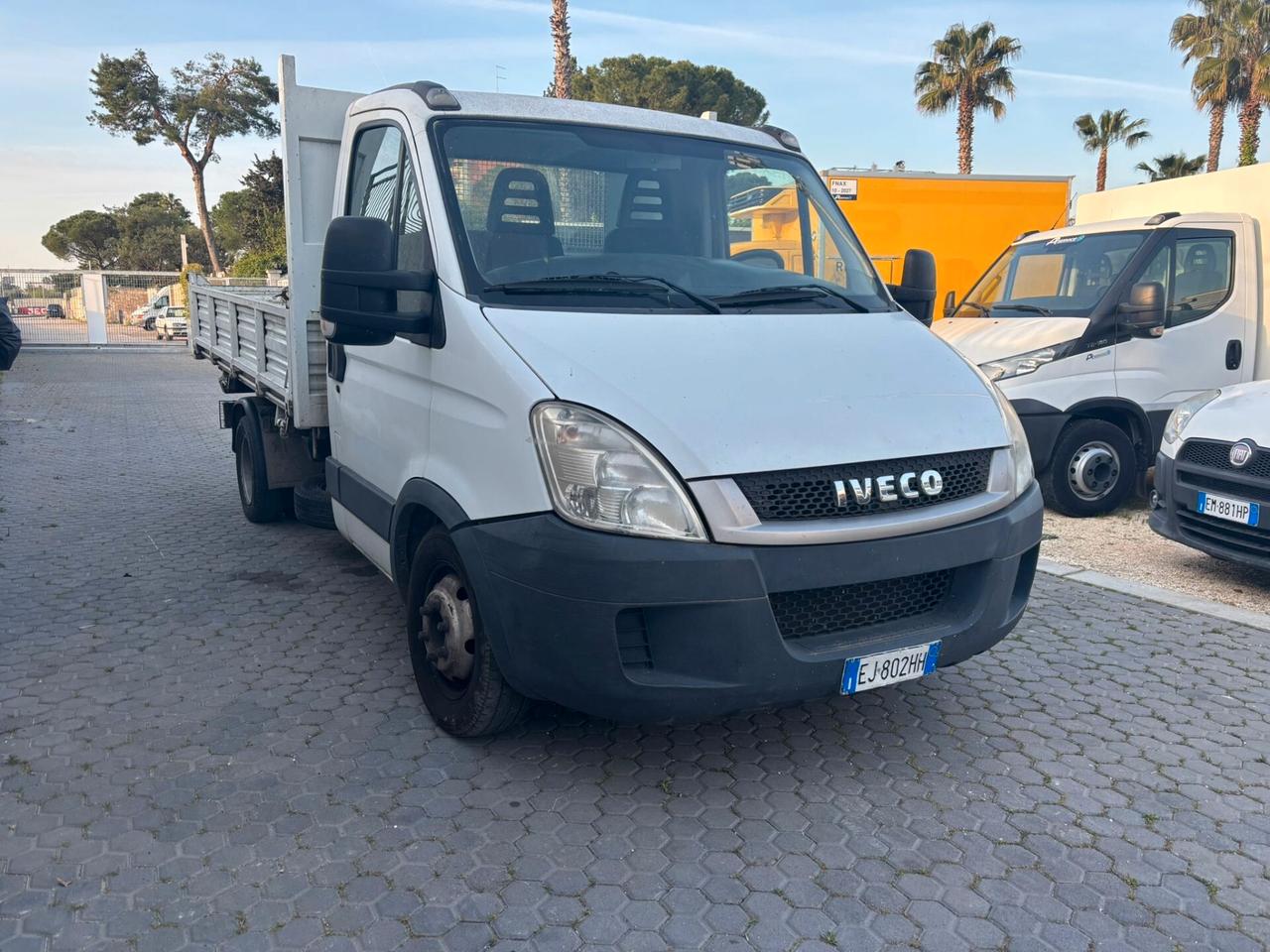 IVECO Daily 35C11 Ribaltabile Trilaterale – Pronto al lavoro