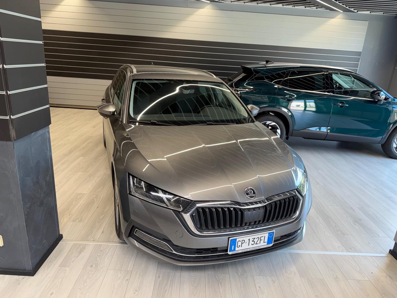 Skoda Octavia 2.0 TDI EVO SCR 150 CV DSG 4x4 Fari Matrix
