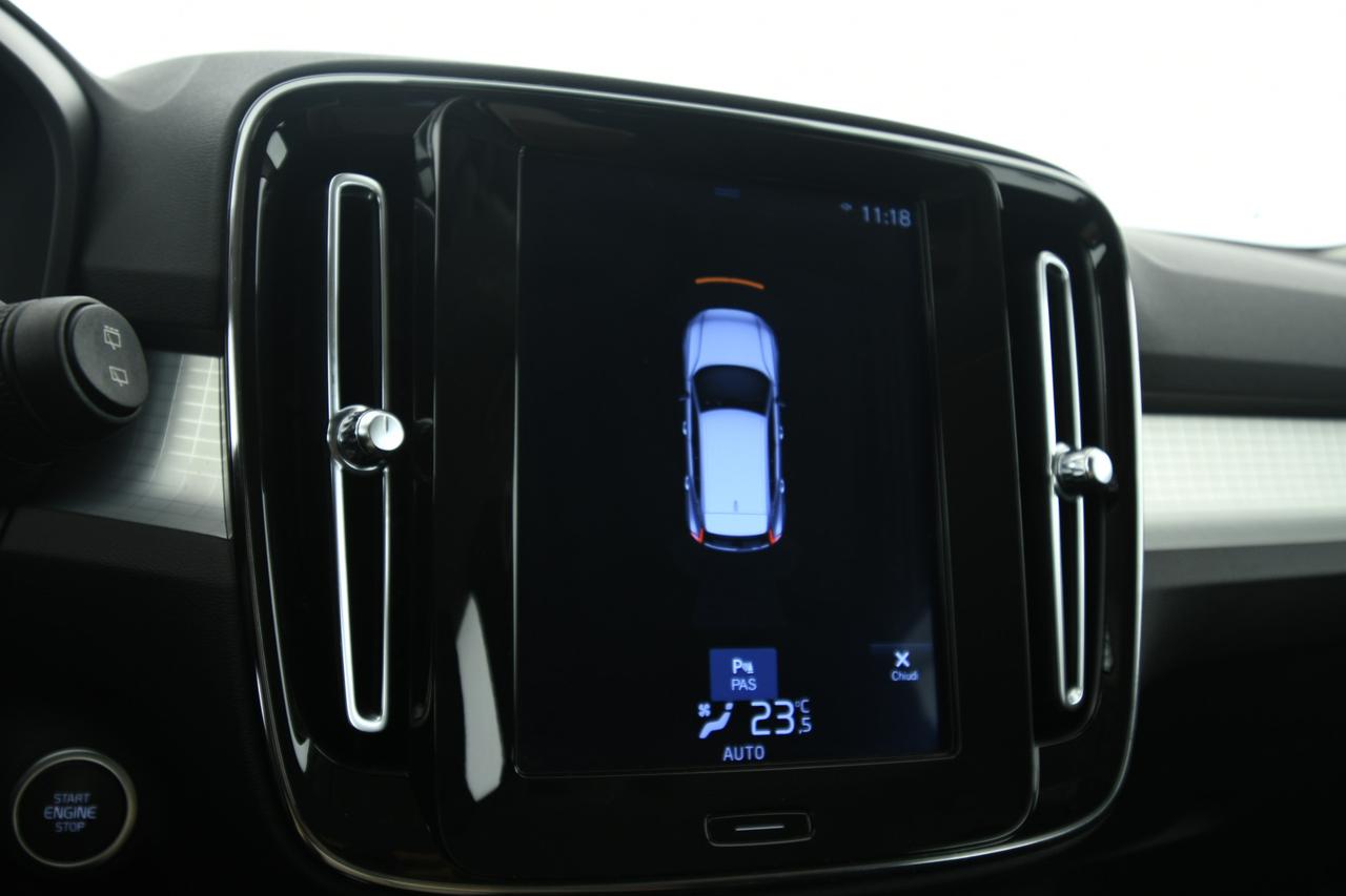 VOLVO XC40 2.0 d4 Momentum awd geartronic PELLE+LED+C19"