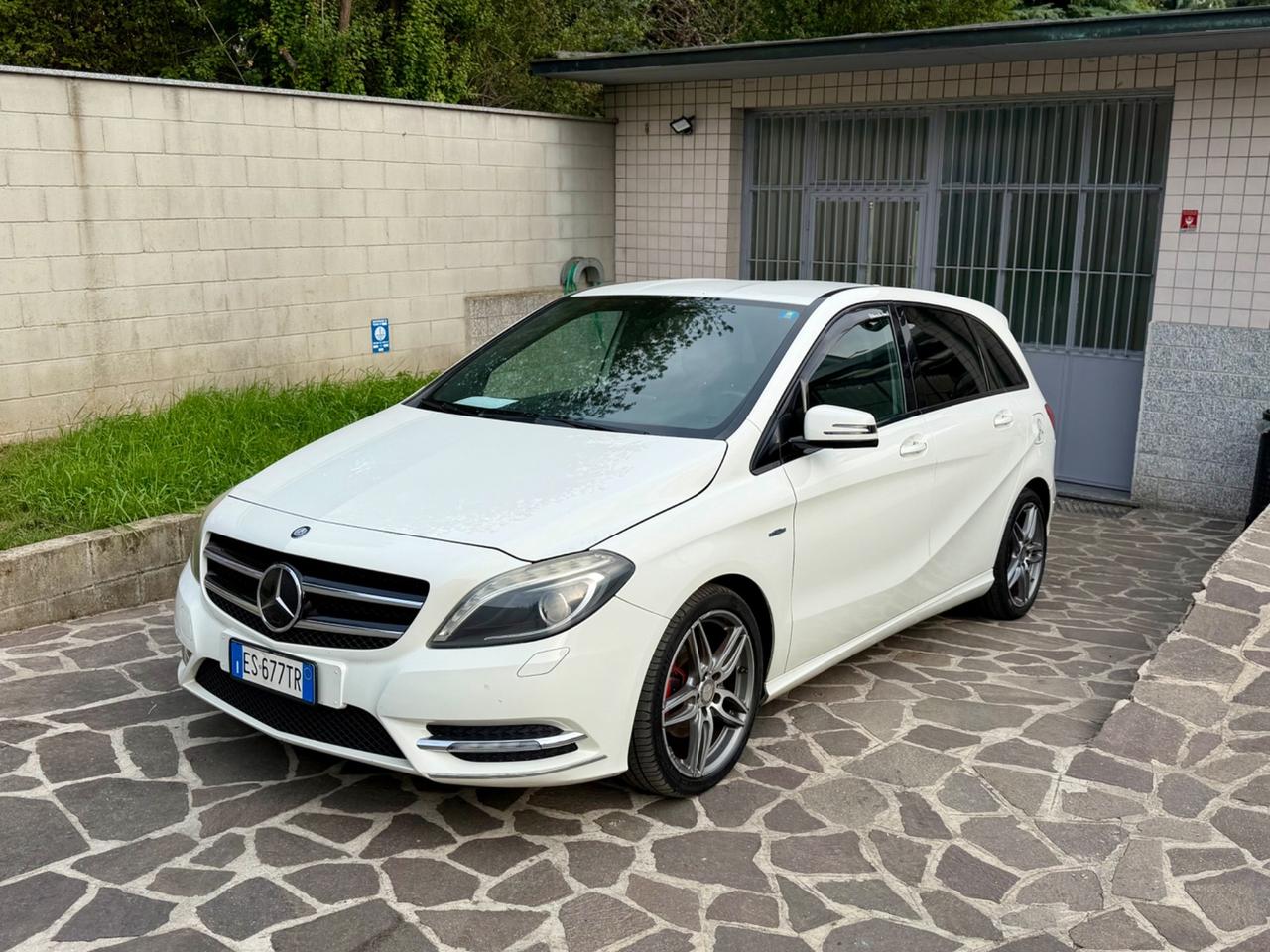 Mercedes-benz B 180 CDI Premium AMG Blueefficiency