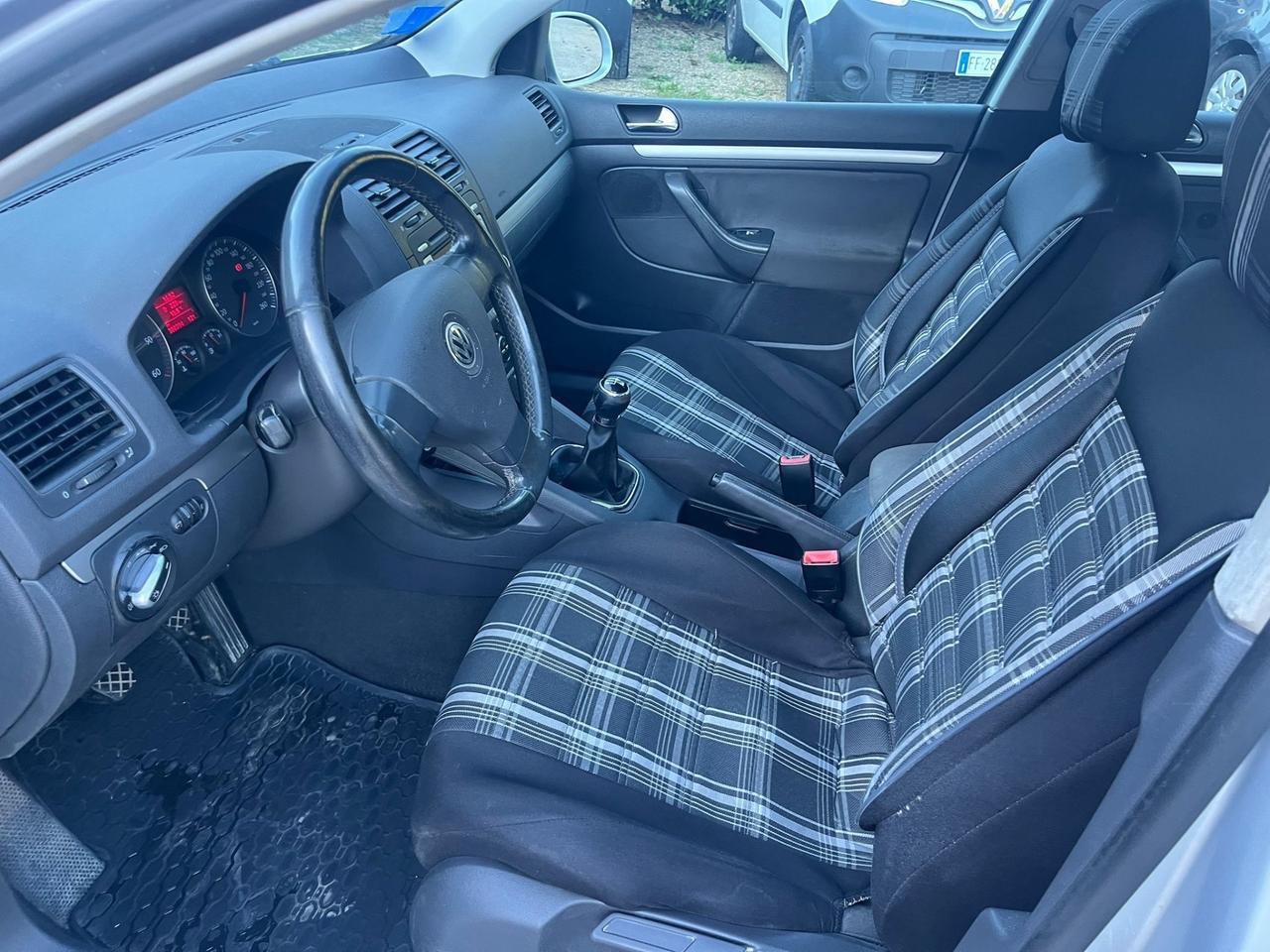 Volkswagen Golf 2.0 16V TDI 5p. Sportline