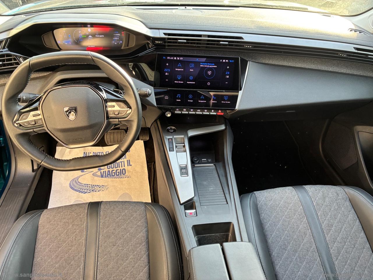 PEUGEOT 408 Hybrid 225 e-EAT8 Allure Pack