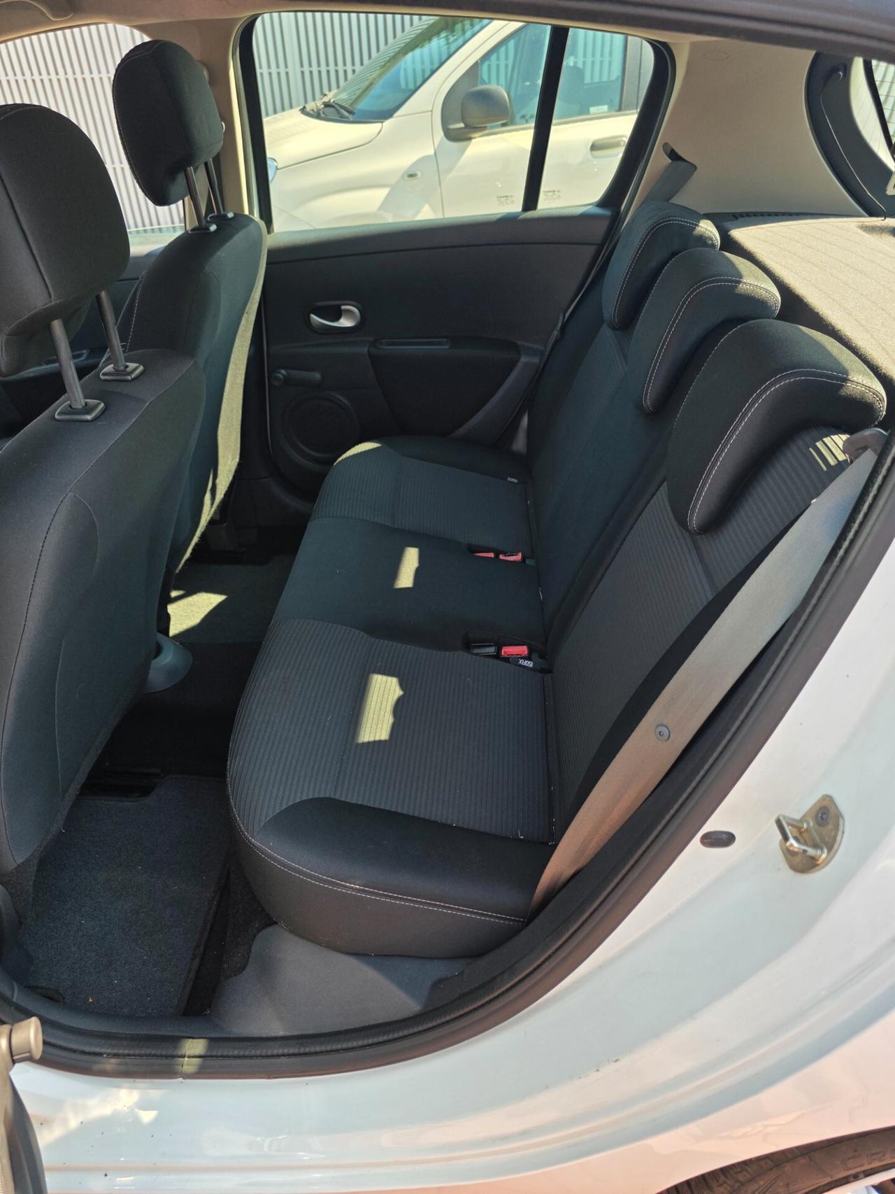 Renault Clio 1.2 75CV perfetta e garantita 12 mesi