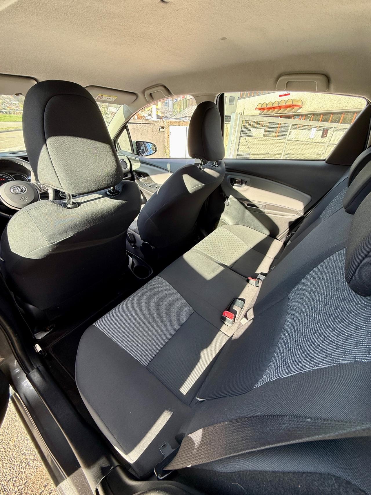 Toyota Yaris 1.0 5 porte Lounge 2015 OK NEOPATENTATI