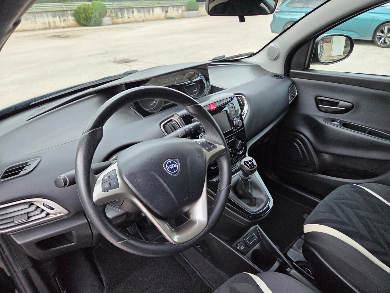 Lancia Ypsilon 1.2 69 CV 5 porte Gold