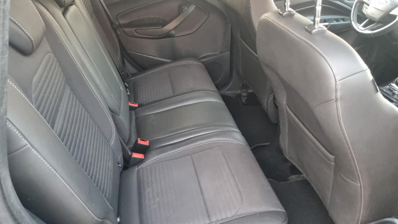 Ford Kuga 1.5 TDCI 120 CV S&S 2WD Powershift Business