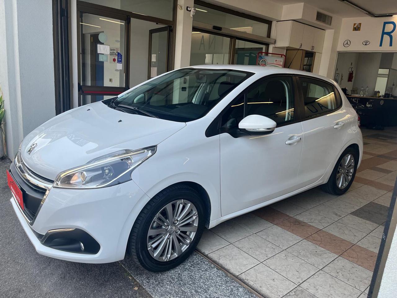 Peugeot 208 PureTech 82 5 porte Allure