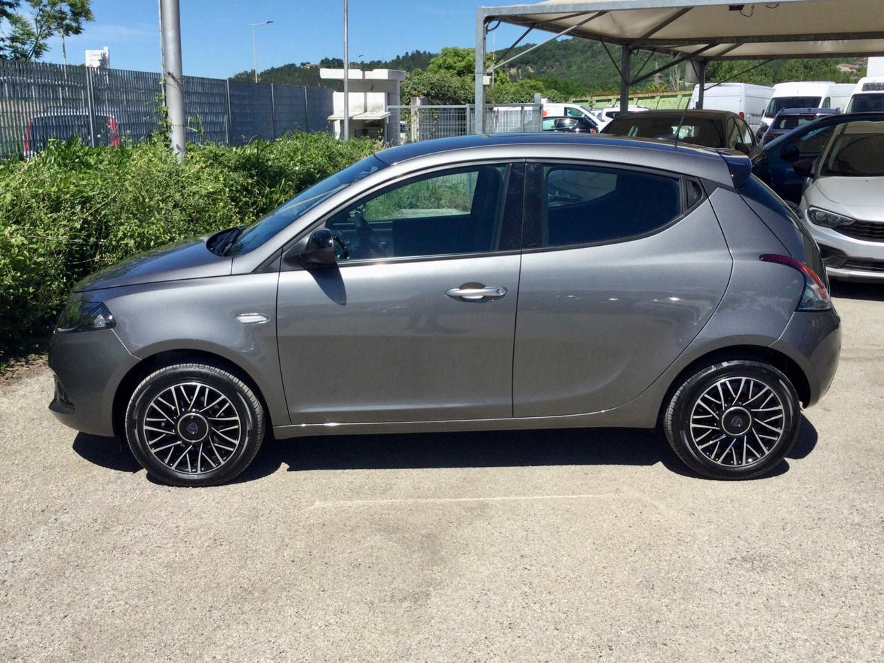 Lancia Ypsilon 1.0 FireFly 5 porte S&S Hybrid Platino