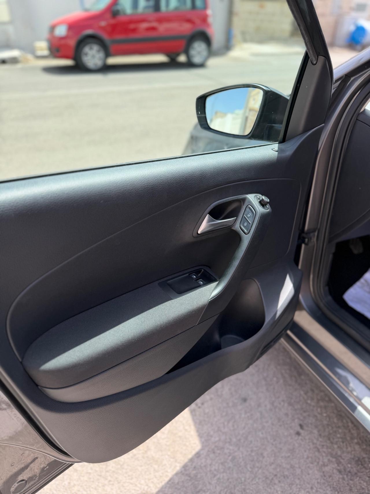Volkswagen Polo TDI 1.4 75 cv-2016/NAVI/CLIMA