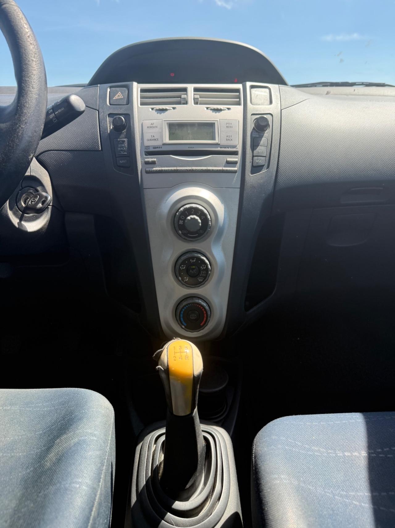 Toyota Yaris 1.0 5 porte Sol