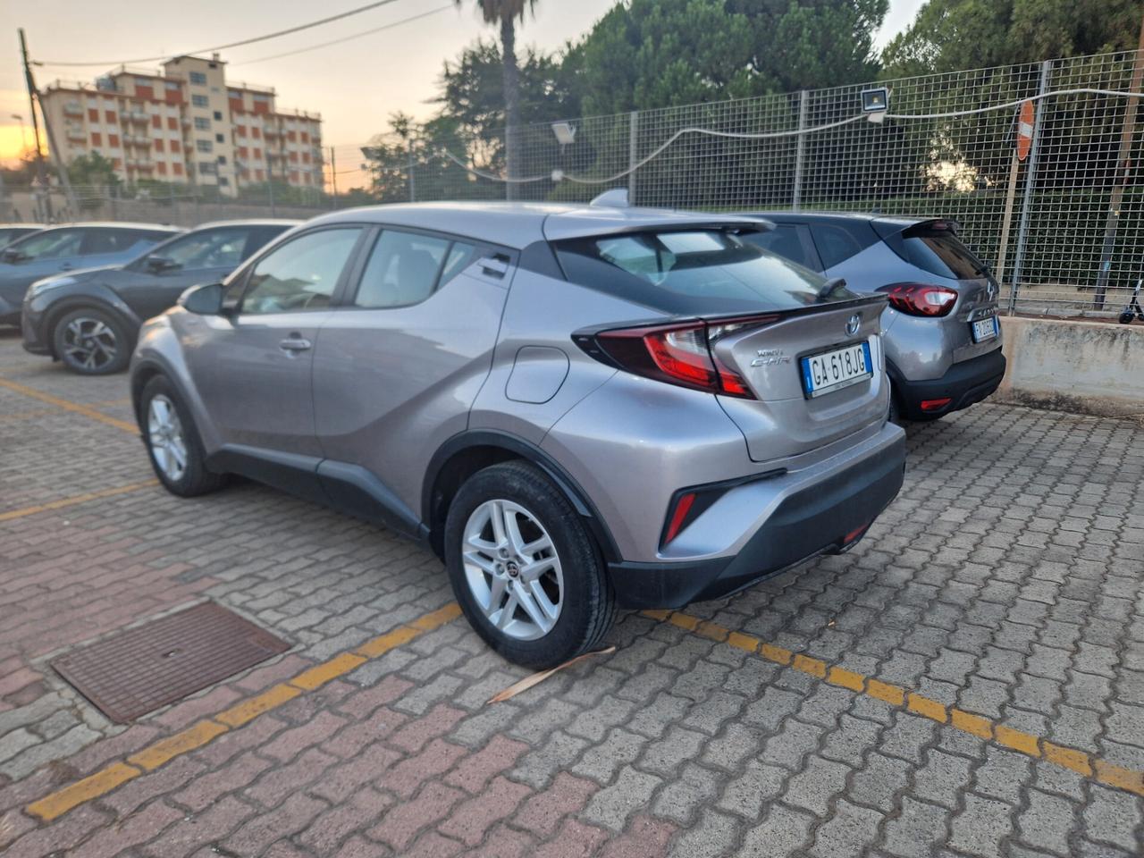 Toyota C-HR 1.8 Hybrid E-CVT Active