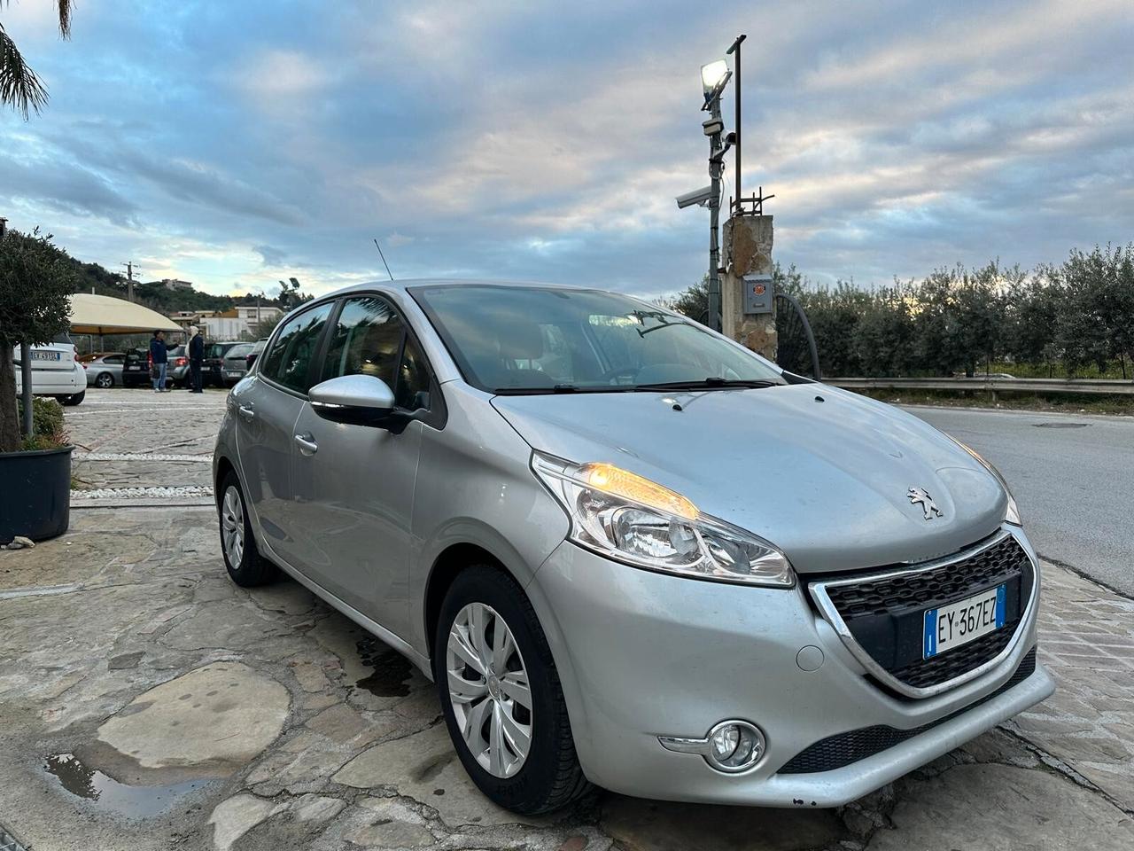 Peugeot 208 BlueHDi 100 5 porte GT Line