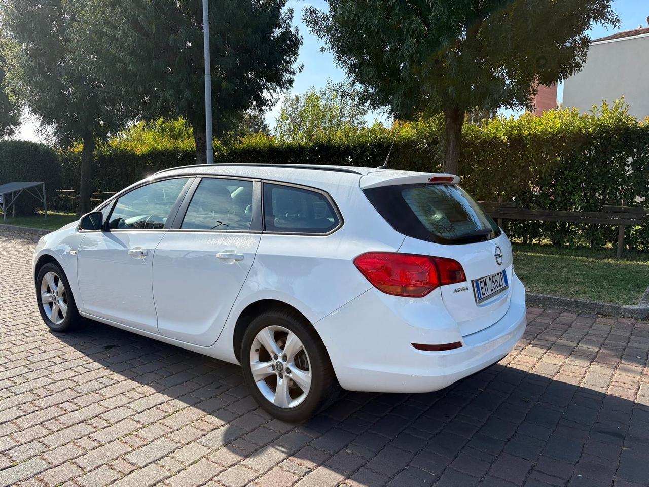 Opel Astra 1.7 CDTI 110CV EcoFLEX S&S Sports Tourer Cosmo Fleet