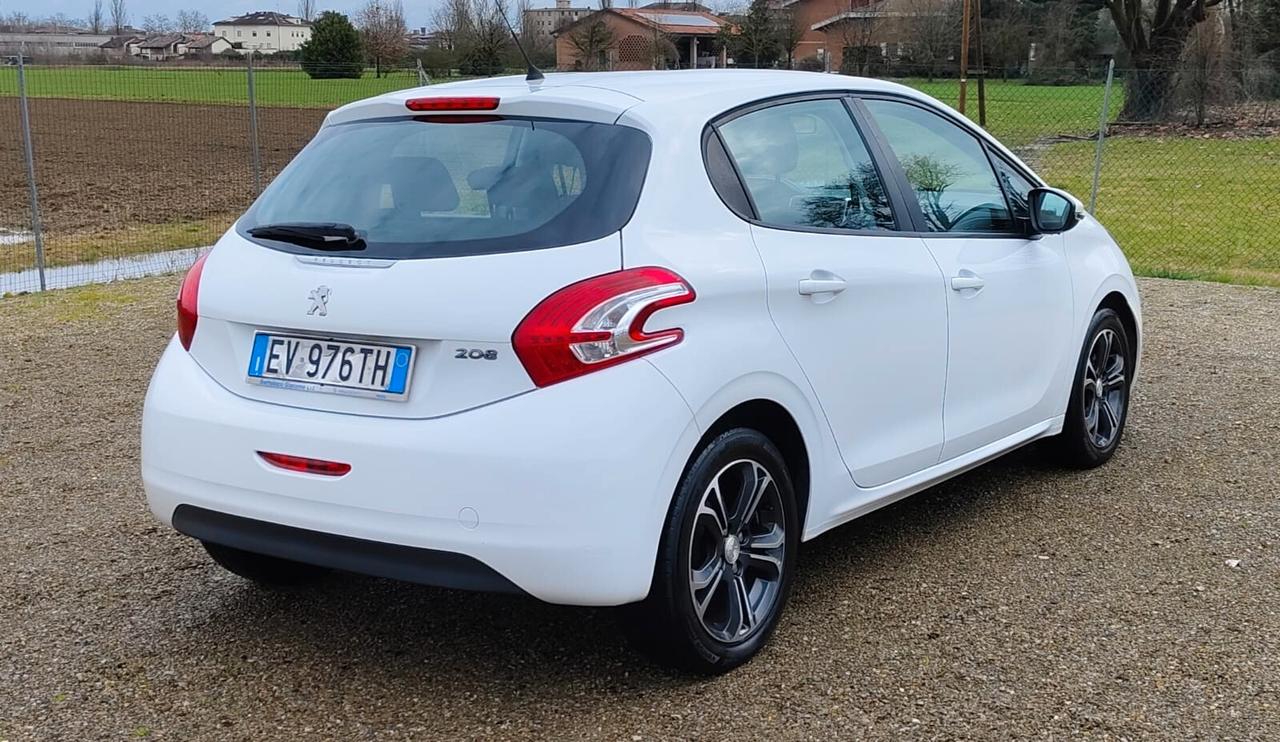 Peugeot 208 1.4 HDi 68 CV 5 porte Allure