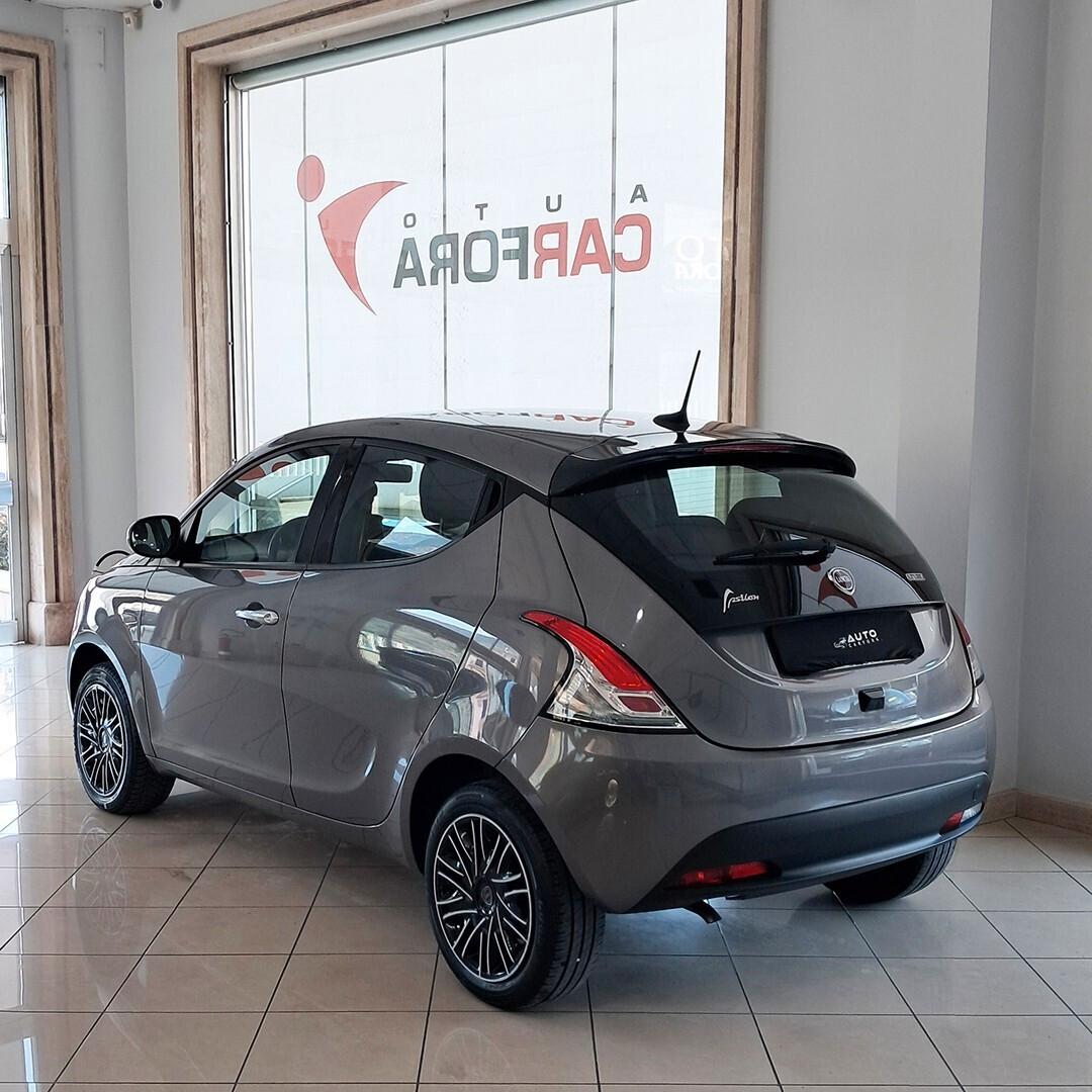 Lancia Ypsilon 1.0 FireFly 5 porte S&S Hybrid Gold