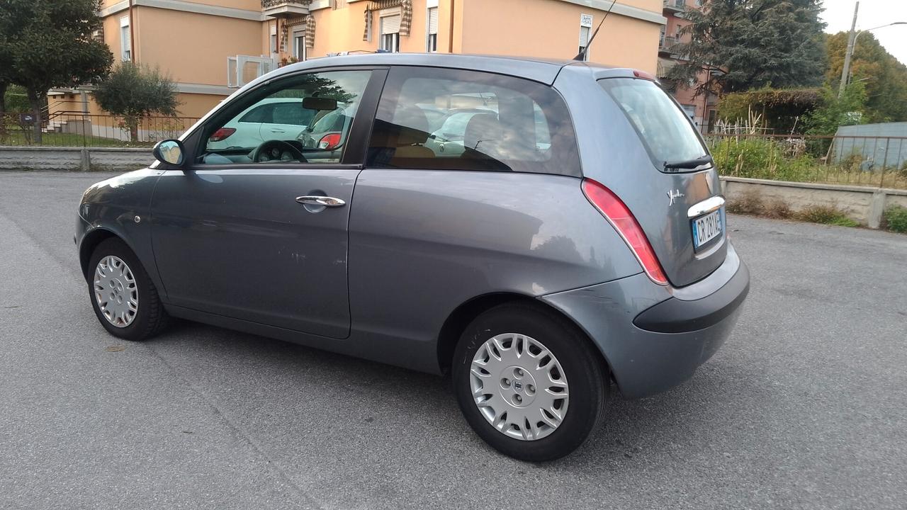 Lancia Ypsilon 1.2 16V 59kw NEOPATENTATI 05