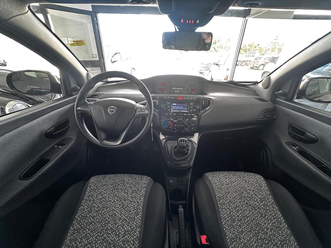 Lancia Ypsilon 1.0 FireFly 5 porte S&S Hybrid Silver