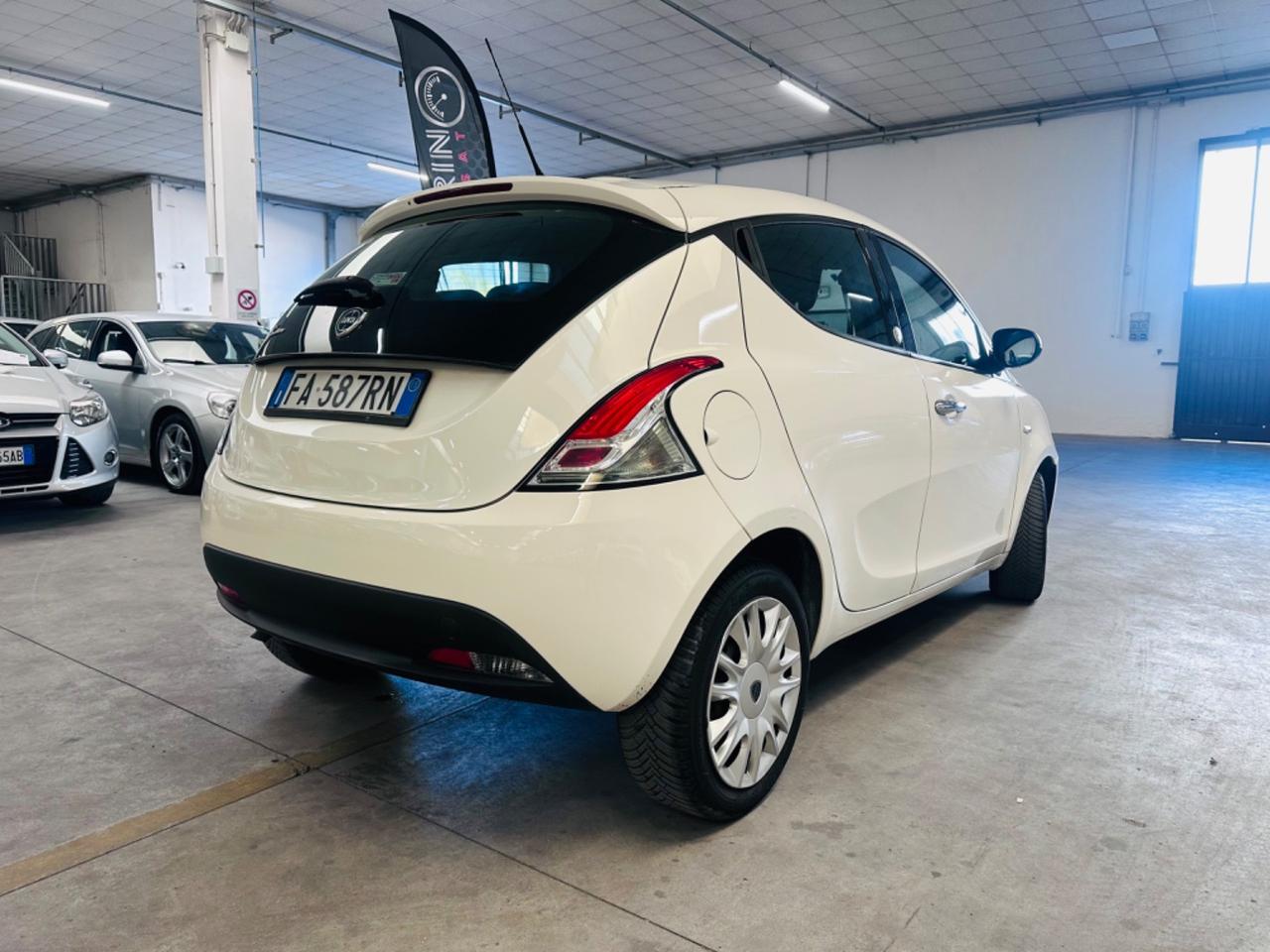 Lancia Ypsilon 1.2 69 CV 5 porte GPL Ecochic Silver