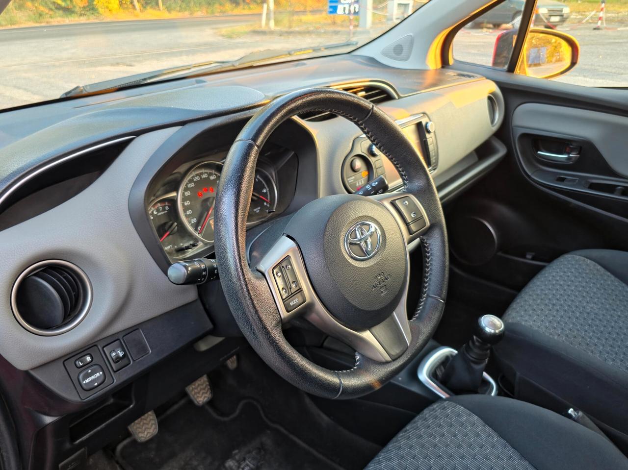 Toyota Yaris 1.0 5 porte Lounge CV-69 E6 Manuale NEO 2015