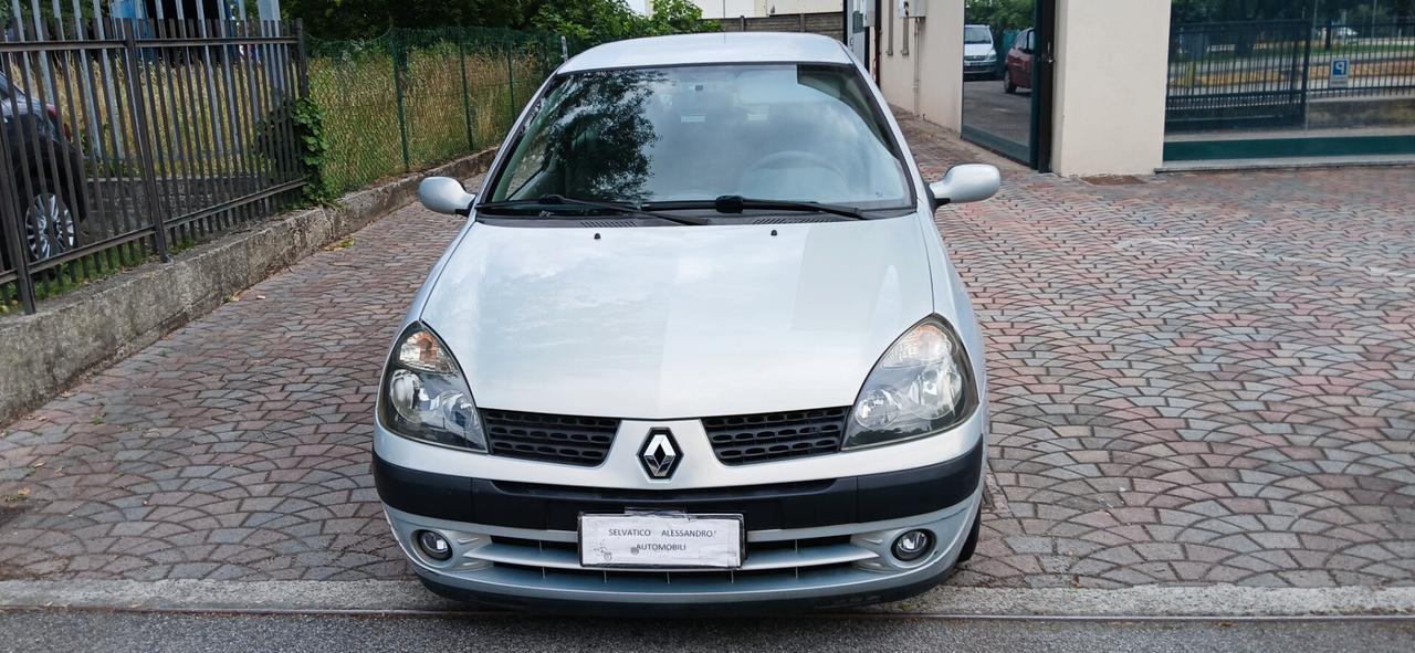 Renault Clio 1.2 benzina neopatentati