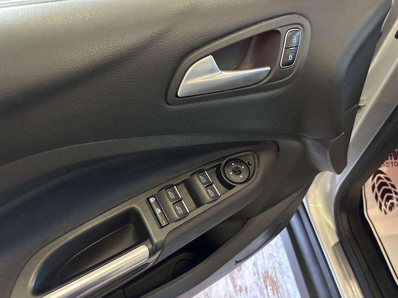 Ford C-Max 1.5 TDCi Titanium X Ok Neopatentati