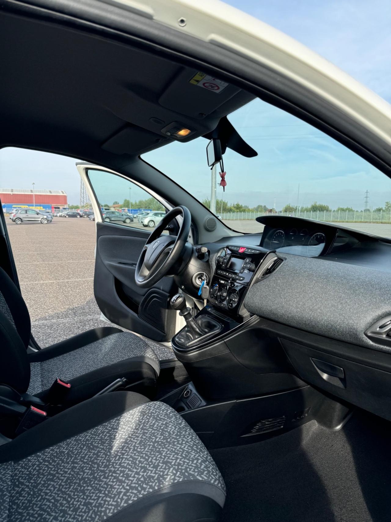 Lancia Ypsilon 1.2 69 CV 5 porte S&S Elefantino Blu