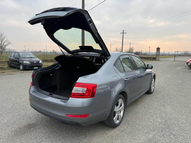 SKODA Octavia 1.6 TDI CR 105 CV DSG Elegance