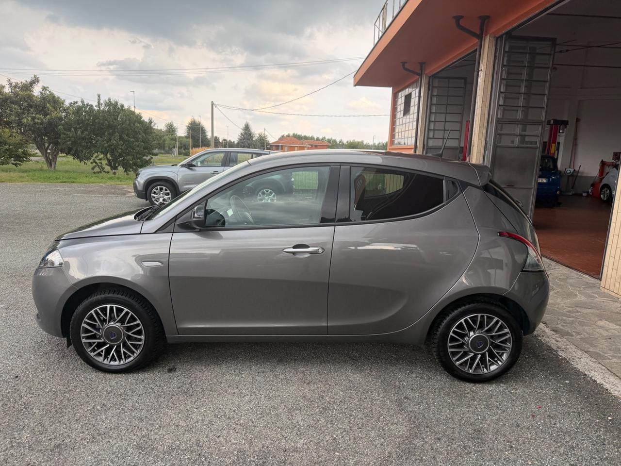 Lancia Ypsilon 1.0 Hybrid Gold