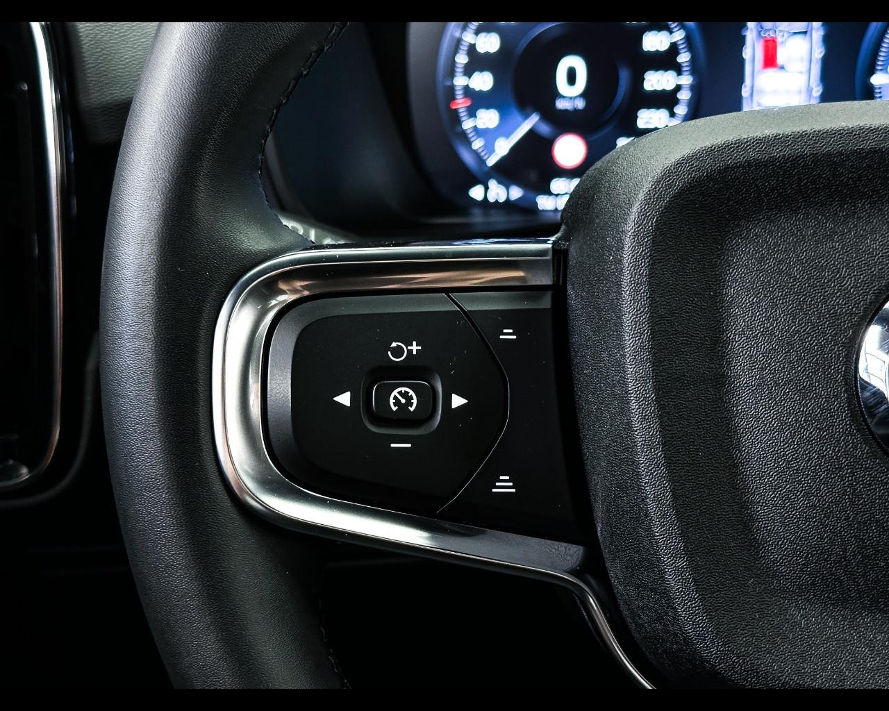 VOLVO XC40 T4 Recharge Plug-in Hybrid automatico Ultimate Dark