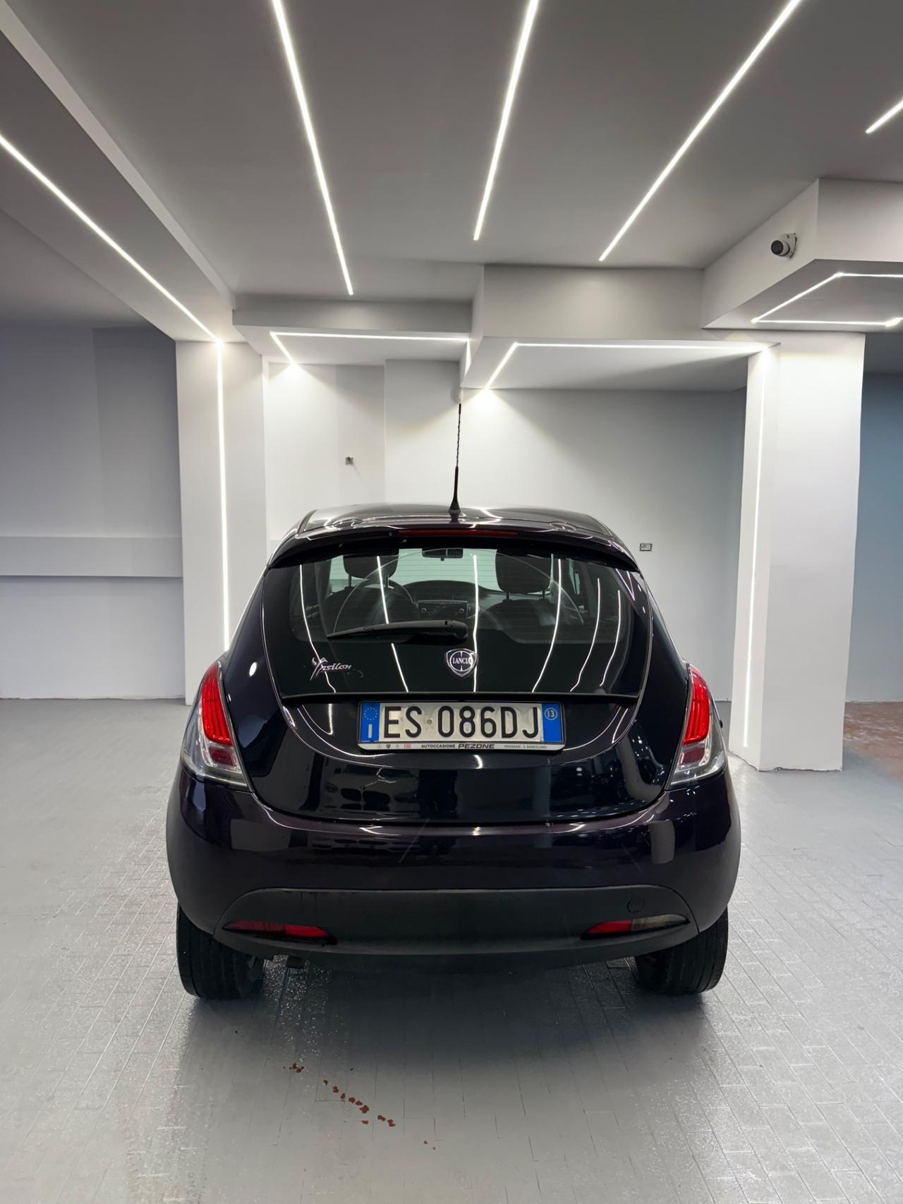 Lancia Ypsilon 0.9 TwinAir 85 CV 5 porte Metano Ecochic Elefantino