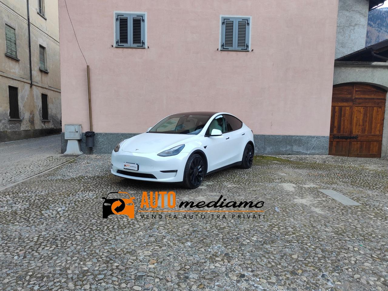 TESLA Model Y Performance AWD TETTO PELLE BIANCA