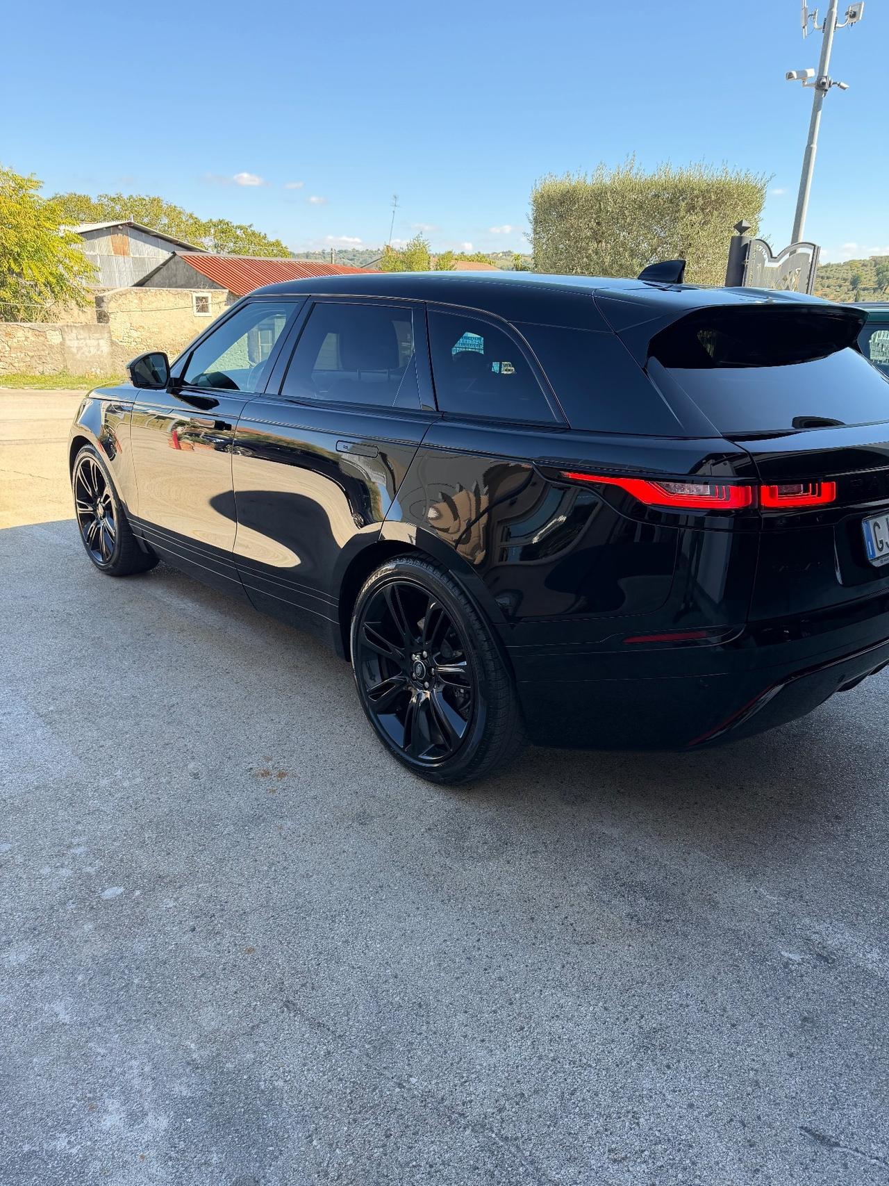 Land Rover Range Velar Total black