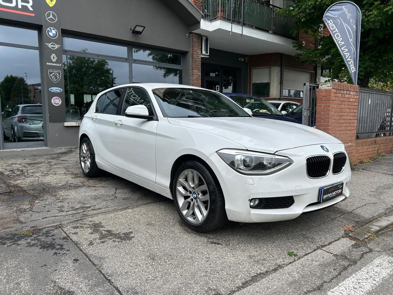 Bmw 120 120d 5p. Unique