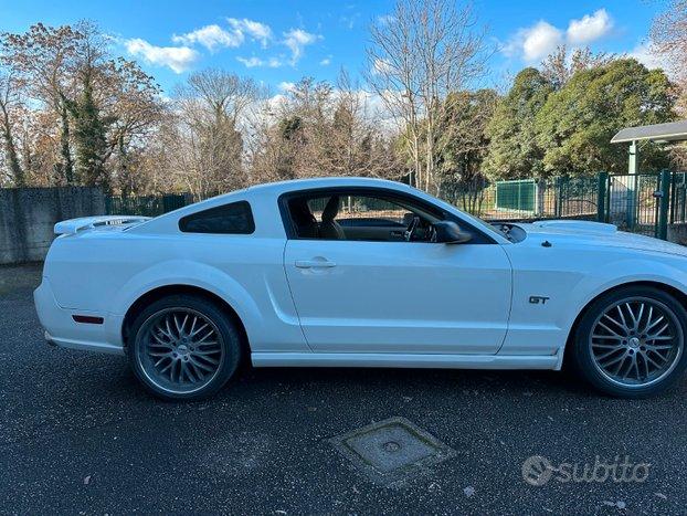 Ford Mustang GT 4.6 manuale